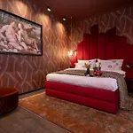 Le Til Kuria Hotel