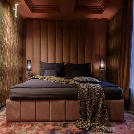 Le Til Kuria Hotell