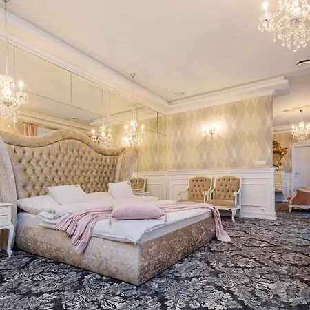 Le Til Kuria Hotell 4*